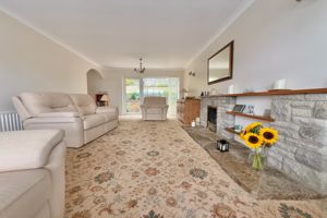 22' Lounge- click for photo gallery